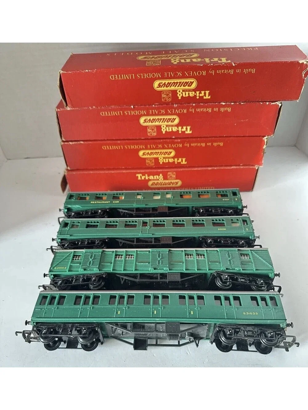 Vintage Tri-ang OO Gauge Southern Region Malachite Green Coach & Van X4 Boxed
